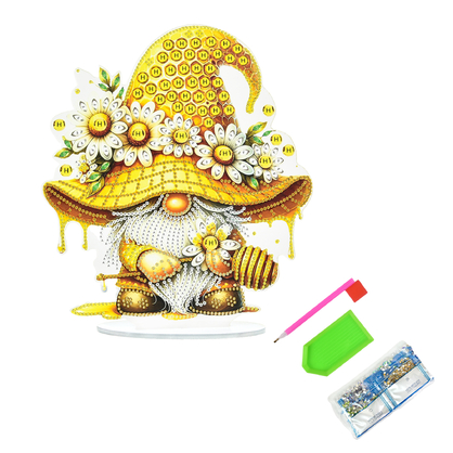 Фото, Видеообзоры алмазна мозаїка strateg преміум медові чари гнома на підставці розміром 25х25 см (yklz15229)