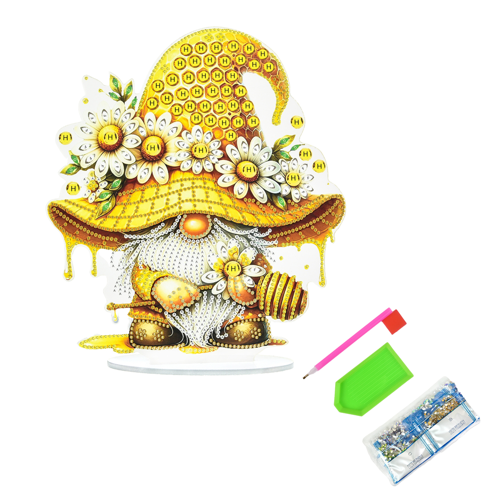 Фото, Видеообзоры алмазна мозаїка strateg преміум медові чари гнома на підставці розміром 25х25 см (yklz15229)